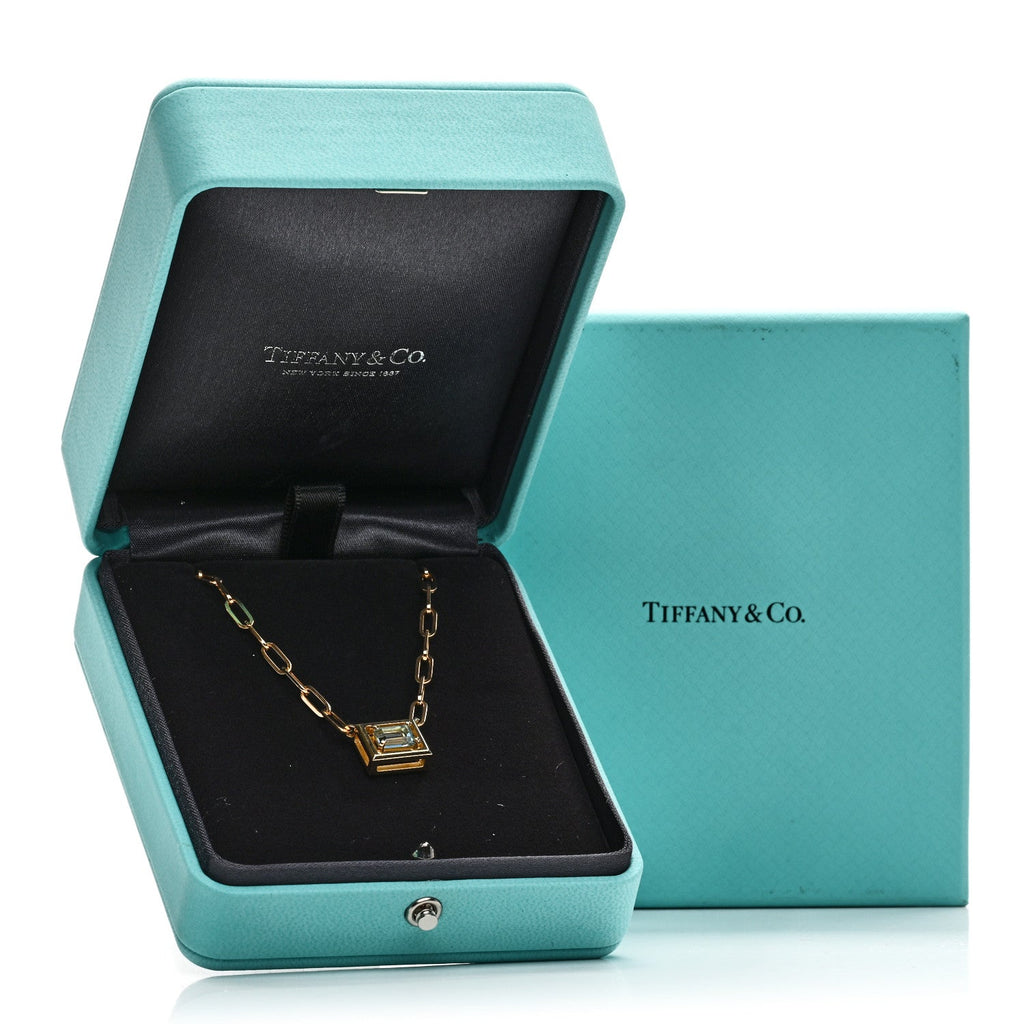 18K Yellow Gold Aquamarine Jewel Box Pendant Necklace